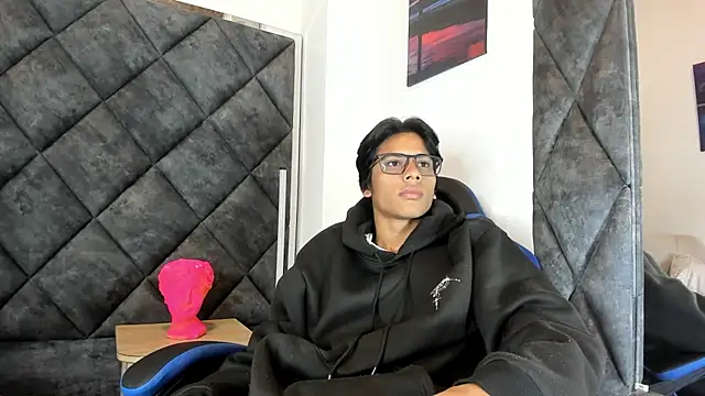 Snapshot of LiamKron chatting on 9, 6, 2026 LiamKron online show from 9, 6, 2026