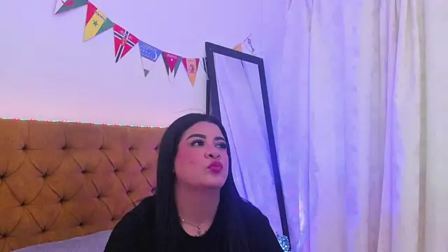 Snapshot of Katty_West chatting on 4, 7, 2026 Katty West online show from 4, 7, 2026