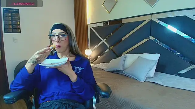 Snapshot of Kittie_Vixen chatting on 15, 5, 2026 Kittie Vixen online show from 15, 5, 2026
