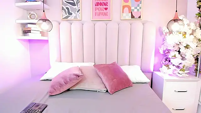 Madie amoretti online show from 14, 4, 2026