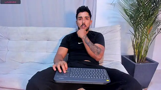 Snapshot of alangreek1 chatting on 5, 7, 2026 alangreek1 online show from 5, 7, 2026