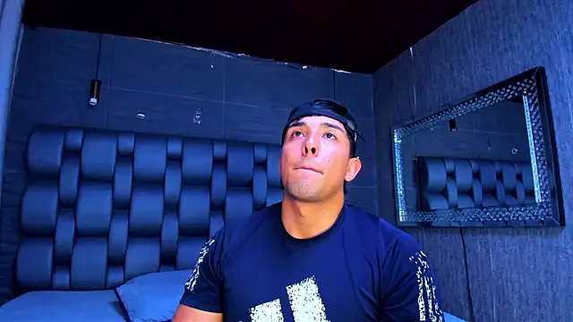 Snapshot of alangreek1 chatting on 20, 4, 2026 alangreek1 online show from 20, 4, 2026