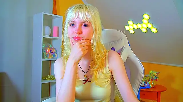 Snapshot of HannahHollis chatting on 15, 7, 2026 HannahHollis online show from 15, 7, 2026