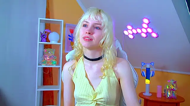 Snapshot of HannahHollis chatting on 14, 6, 2026 HannahHollis online show from 14, 6, 2026
