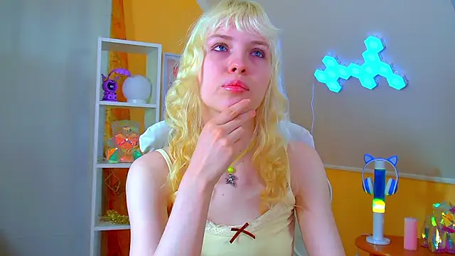 Snapshot of HannahHollis chatting on 17, 6, 2026 HannahHollis online show from 17, 6, 2026