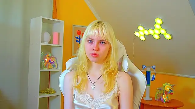 Snapshot of HannahHollis chatting on 16, 7, 2026 HannahHollis online show from 16, 7, 2026