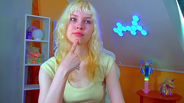 HannahHollis online show from 31, 5, 2026
