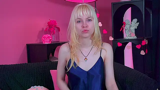 Snapshot of HannahHollis chatting on 18, 7, 2026 HannahHollis online show from 18, 7, 2026