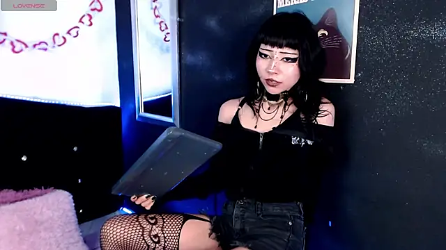 KiomyVamp online show from 4, 5, 2026