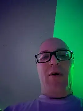 Snapshot of chronic_vibez chatting on 15, 4, 2026 chronic vibez online show from 15, 4, 2026