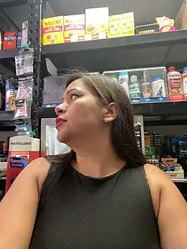 MIA ROSSEEE online show from 5, 6, 2026