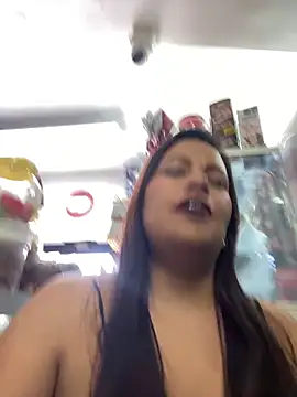 Snapshot of MIA_ROSSEEE chatting on 16, 6, 2026 MIA ROSSEEE online show from 16, 6, 2026