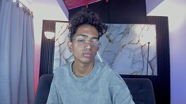 Snapshot of triiangel_latinboy chatting on 17, 5, 2026 triiangel latinboy online show from 17, 5, 2026