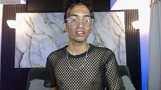 Snapshot of triiangel_latinboy chatting on 24, 4, 2026 triiangel latinboy online show from 24, 4, 2026