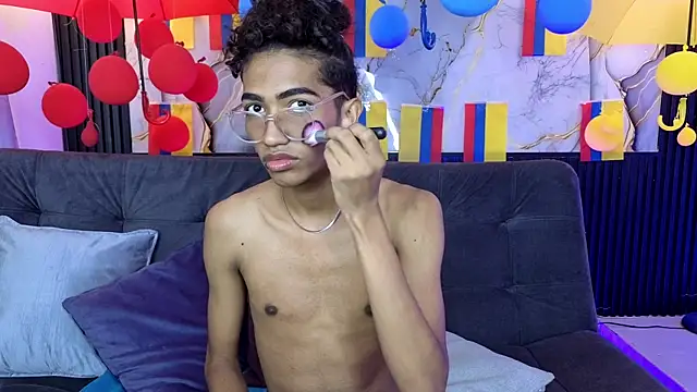 triiangel latinboy online show from 6, 7, 2026