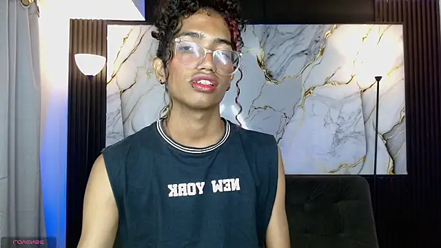 Snapshot of triiangel_latinboy chatting on 8, 5, 2026 triiangel latinboy online show from 8, 5, 2026