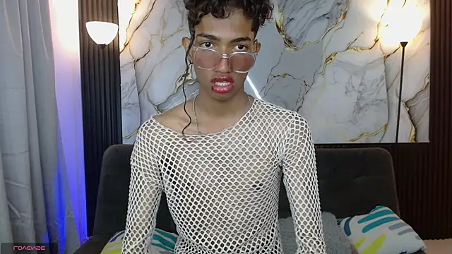 Snapshot of triiangel_latinboy chatting on 11, 5, 2026 triiangel latinboy online show from 11, 5, 2026