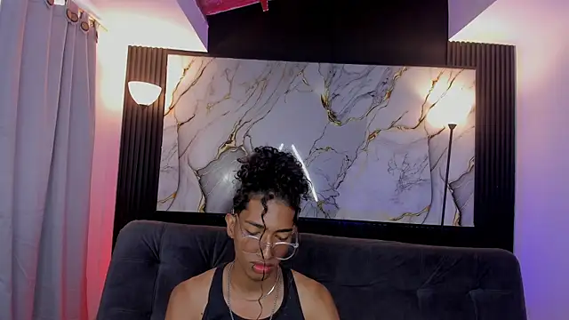 Snapshot of triiangel_latinboy chatting on 18, 5, 2026 triiangel latinboy online show from 18, 5, 2026