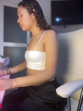 AlanaMartinez Pink online show from 9, 5, 2026