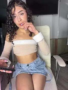 AlanaMartinez Pink online show from 29, 5, 2026