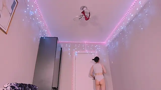 Mikaella Nicole online show from 2, 5, 2026