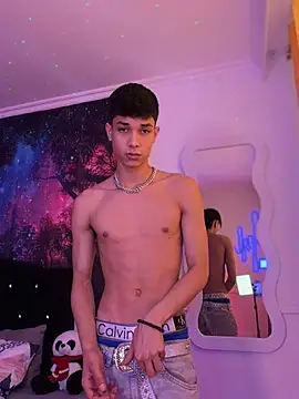 Snapshot of RoughDiamond_ chatting on 5, 8, 2026 RoughDiamond online show from 5, 8, 2026