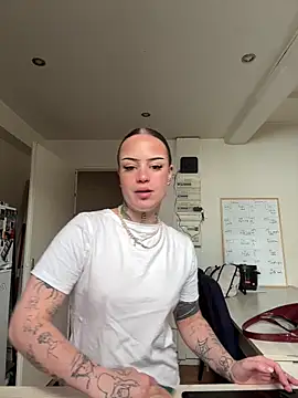 liloutatoou online show from 15, 4, 2026