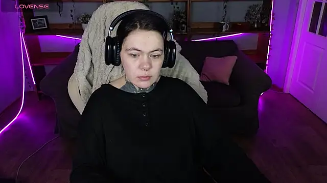 QwertyAnnie Lbo online show from 12, 4, 2026