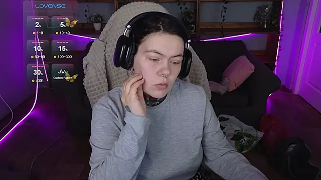 QwertyAnnie Lbo online show from 14, 4, 2026