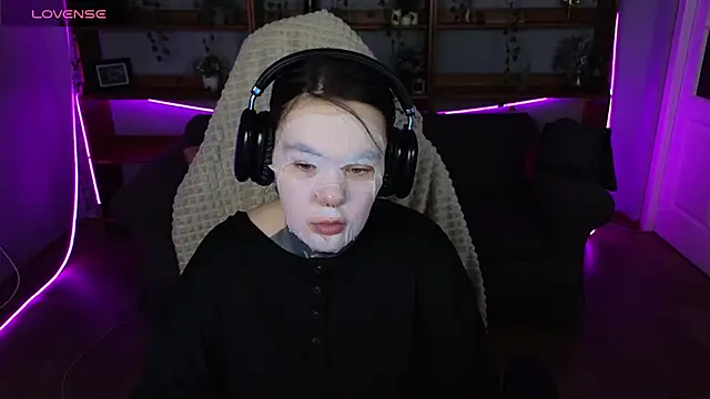 QwertyAnnie Lbo online show from 15, 4, 2026