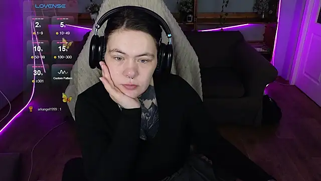 QwertyAnnie Lbo online show from 17, 4, 2026