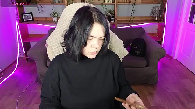 QwertyAnnie Lbo online show from 22, 4, 2026