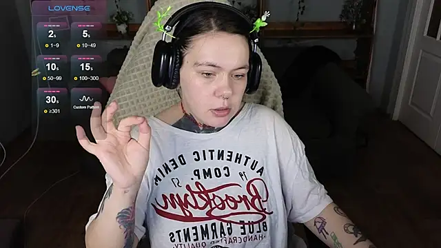 QwertyAnnie Lbo online show from 20, 4, 2026