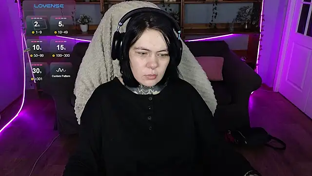 QwertyAnnie Lbo online show from 12, 4, 2026