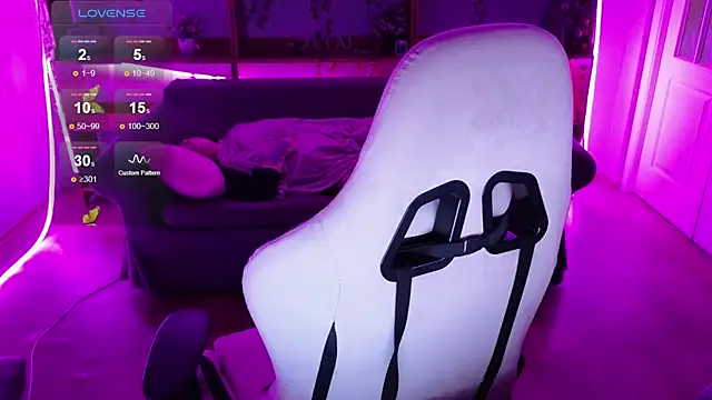 QwertyAnnie Lbo online show from 19, 4, 2026