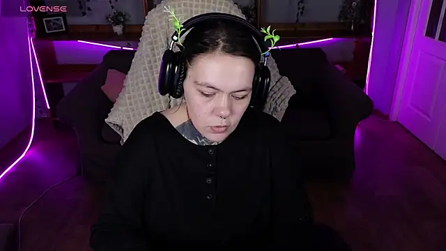 QwertyAnnie Lbo online show from 19, 4, 2026