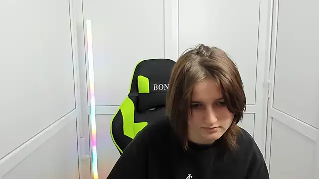 Snapshot of GoldenKiss chatting on 12, 4, 2026 GoldenKiss online show from 12, 4, 2026