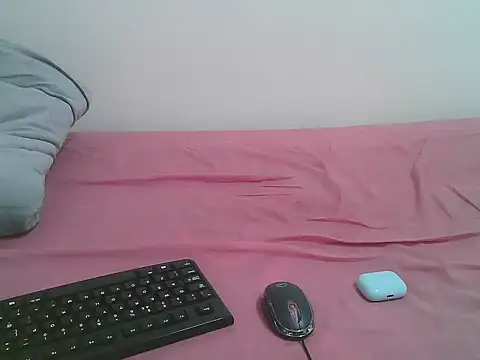 MsLaura24 online show from 12, 4, 2026