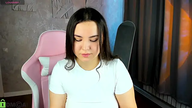 Nelie Evans online show from 3, 7, 2026