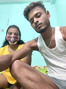 Snapshot of Hot-Couple4 chatting on 4, 5, 2026 Hot-Couple4 online show from 4, 5, 2026
