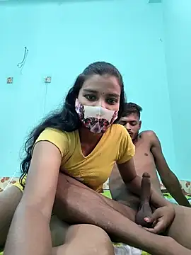 Snapshot of Hot-Couple4 chatting on 5, 5, 2026 Hot-Couple4 online show from 5, 5, 2026