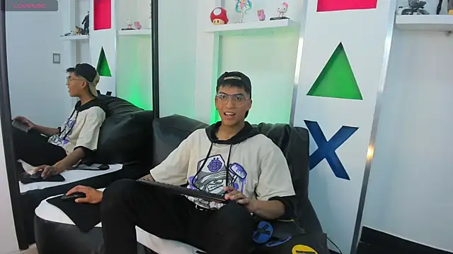 Aziel Jenner online show from 17, 4, 2026