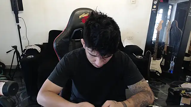 AAROON SCOTT online show from 12, 4, 2026