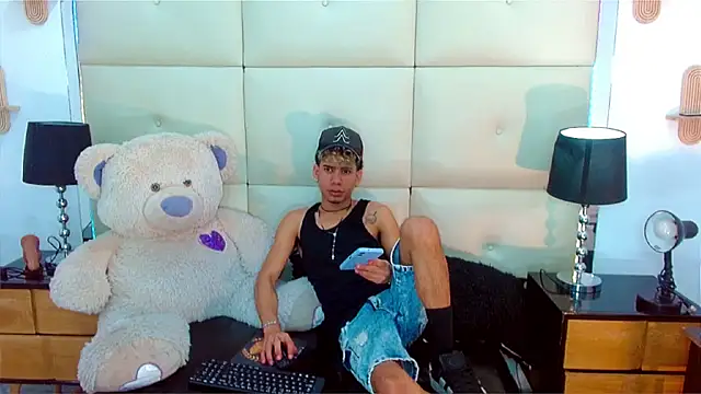 Skinny cute Alyer online show from 2, 7, 2026
