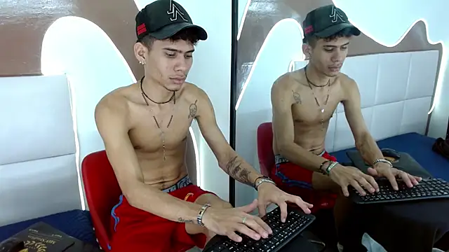 Skinny cute Alyer online show from 17, 4, 2026