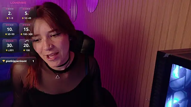 Snapshot of Emily_Cherry_ chatting on 9, 6, 2026 Emily Cherry online show from 9, 6, 2026