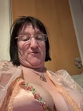 DeliciousDebbie  online show from 20, 4, 2026