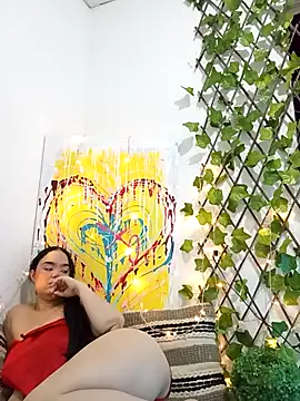 Snapshot of TrixieRosse chatting on 11, 4, 2026 TrixieRosse online show from 11, 4, 2026