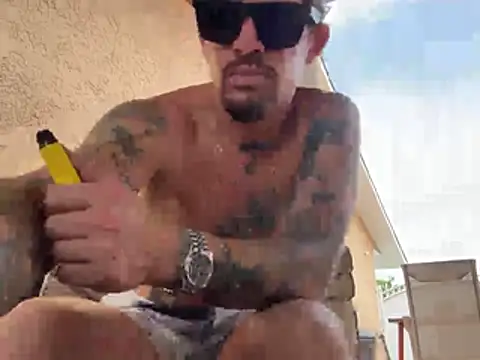 youngwildfreee online show from 14, 4, 2026