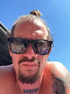 youngwildfreee online show from 25, 4, 2026